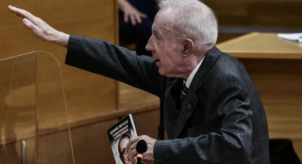 Αμετανόητος ο Κ. Πλεύρης: Χαιρέτησε και πάλι ναζιστικά -«Πιστεύουμε στον Μεταξά και χαιρετάμε έτσι», είπε Αμετανόητος ο Κ. Πλεύρης: Χαιρέτησε και πάλι ναζιστικά -«Πιστεύουμε στον Μεταξά και χαιρετάμε έτσι», είπε