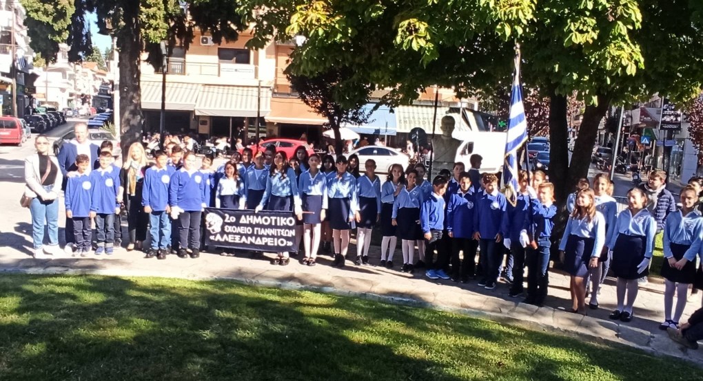 Με κατάθεση στεφάνων από σχολεία η 1η μέρα εορτασμού της 110ης επετείου απελευθέρωσης των Γιαννιτσών