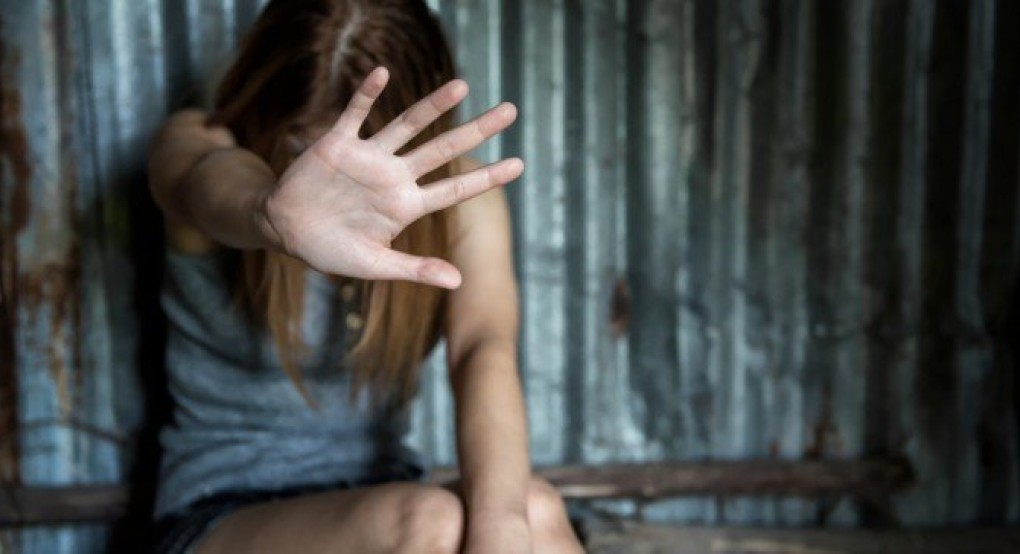 Ασύλληπτη φρίκη στην Κοζάνη - Βίασε 15χρονη πίσω από εκκλησία Ασύλληπτη φρίκη στην Κοζάνη - Βίασε 15χρονη πίσω από εκκλησία
