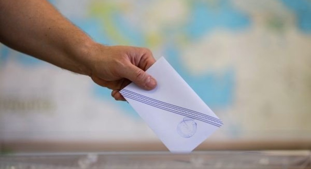 Εκλογές: Πώς θα κατανεμηθούν οι βουλευτικές έδρες με βάση τη νέα απογραφή