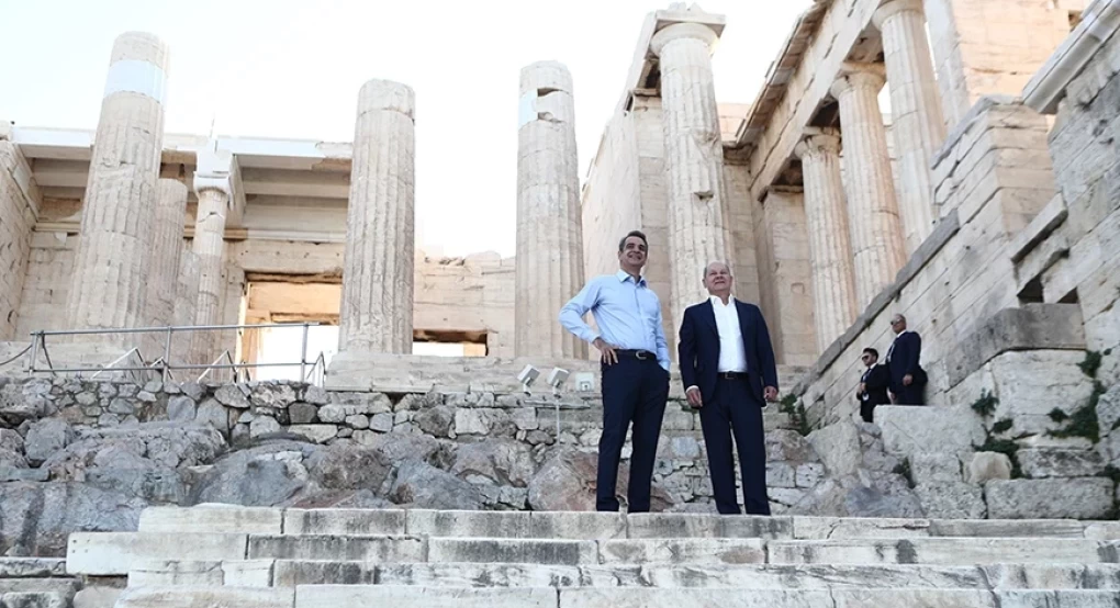 Στην Ακρόπολη Κυριάκος Μητσοτάκης και Όλαφ Σολτς Στην Ακρόπολη Κυριάκος Μητσοτάκης και Όλαφ Σολτς