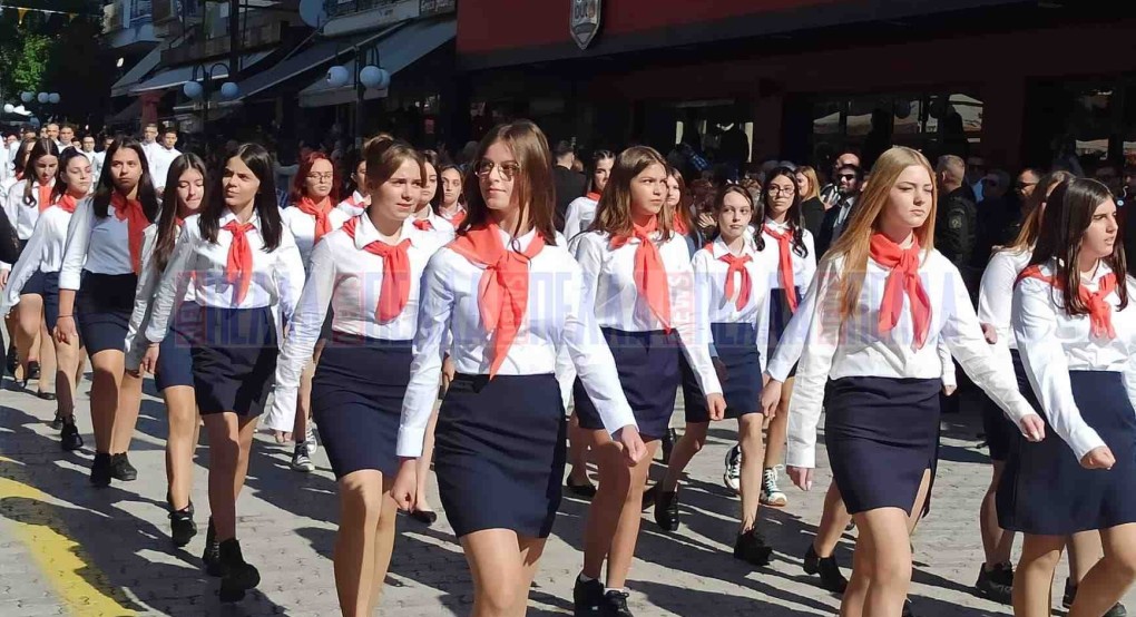 110η επέτειος απελευθέρωση Γιαννιτσών: Με όμορφη αμφίεση και παραδοσιακές στολές τα Γυμνάσια του Δήμου Πέλλας 110η επέτειος απελευθέρωση Γιαννιτσών: Με όμορφη αμφίεση και παραδοσιακές στολές τα Γυμνάσια του Δήμου Πέλλας