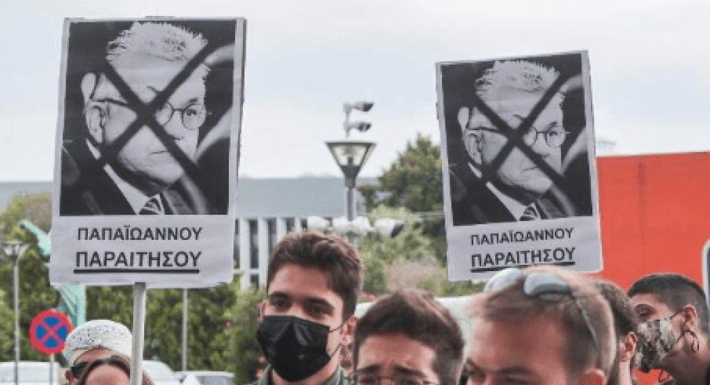 Παραίτηση του Πρύτανη ζητούν οι φοιτητές μετά την πτώση του φοιτητή στο ΑΠΘ Παραίτηση του Πρύτανη ζητούν οι φοιτητές μετά την πτώση του φοιτητή στο ΑΠΘ