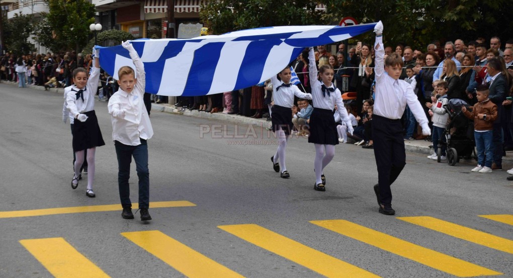 Σκύδρα: περήφανα νιάτα τίμησαν την επέτειο του "ΟΧΙ" (βίντεο & φώτο)