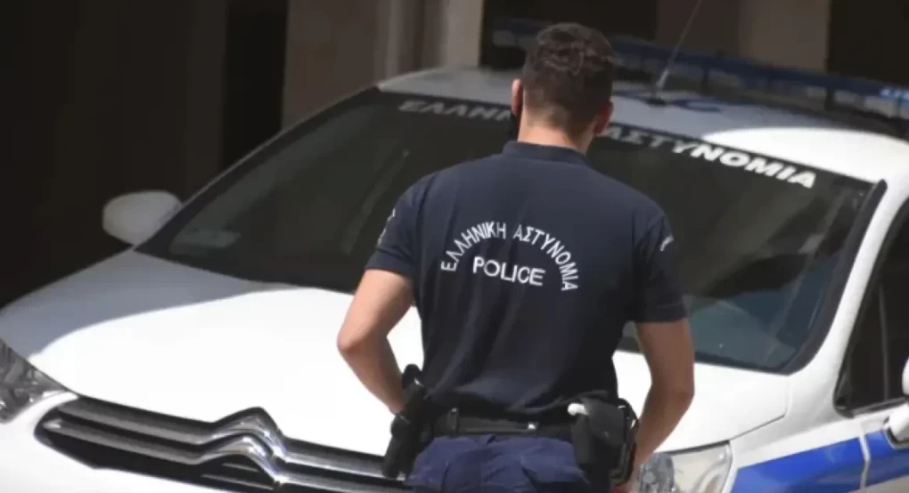 Τρόμος από τον «επιδειξία με το λευκό μοτοποδήλατο» Τρόμος από τον «επιδειξία με το λευκό μοτοποδήλατο»