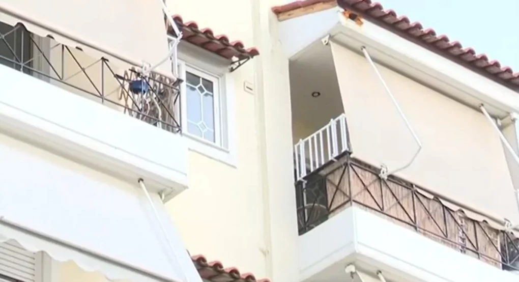 Γλυφάδα: Πώς σκοτώθηκε το 18 μηνών αγοράκι -Η πρόγιαγιά το είδε να πέφτει στο κενό Γλυφάδα: Πώς σκοτώθηκε το 18 μηνών αγοράκι -Η πρόγιαγιά το είδε να πέφτει στο κενό