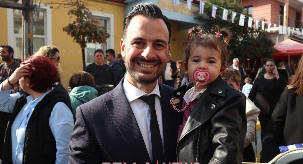 Στην παρέλαση η Δάφνη Κετικίδου Στην παρέλαση η Δάφνη Κετικίδου