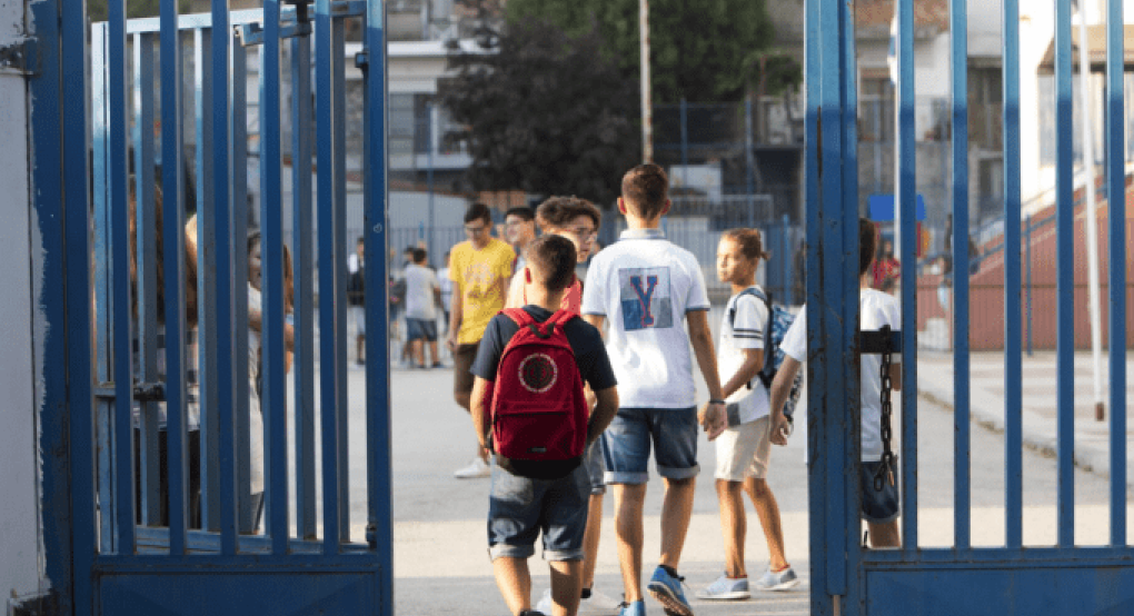 Θεσσαλονίκη: 15χρονος μαθητής ξυλοκοπήθηκε άγρια εν ώρα διαλείμματος Θεσσαλονίκη: 15χρονος μαθητής ξυλοκοπήθηκε άγρια εν ώρα διαλείμματος
