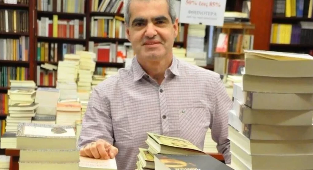 Βασίλης Παπαθεοδώρου: Πέντε μήνες παρακολουθούσαν οι αρχές τον συγγραφέα -Γιατί δεν ανακοινώθηκε η σύλληψή του Βασίλης Παπαθεοδώρου: Πέντε μήνες παρακολουθούσαν οι αρχές τον συγγραφέα -Γιατί δεν ανακοινώθηκε η σύλληψή του