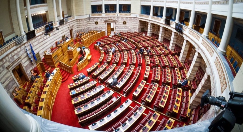 Βουλή: 14χρονος μαθητής πήγε να μπει με μαχαίρι και συνελήφθη Βουλή: 14χρονος μαθητής πήγε να μπει με μαχαίρι και συνελήφθη