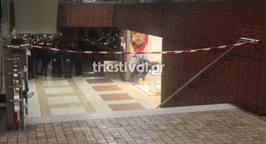 Τραγωδία στη Θεσσαλονίκη: Άνδρας πήδηξε από τον 6ο όροφο εμπορικού κέντρου Τραγωδία στη Θεσσαλονίκη: Άνδρας πήδηξε από τον 6ο όροφο εμπορικού κέντρου