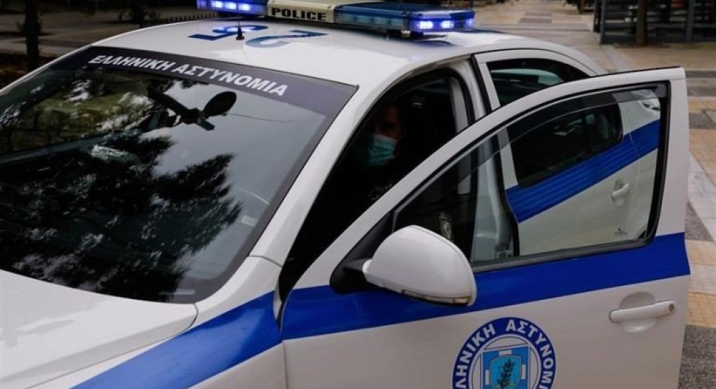 Χειροπέδες σε 25χρονη για κλοπή 600.000 ευρώ από κοσμηματοπωλείο Χειροπέδες σε 25χρονη για κλοπή 600.000 ευρώ από κοσμηματοπωλείο