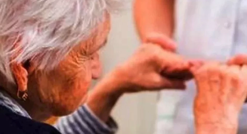 Γαστούνη: Λήστεψαν 83χρονη για 50 ευρώ - Την πέταξαν στο δρόμο και της άρπαξαν την τσάντα Γαστούνη: Λήστεψαν 83χρονη για 50 ευρώ - Την πέταξαν στο δρόμο και της άρπαξαν την τσάντα