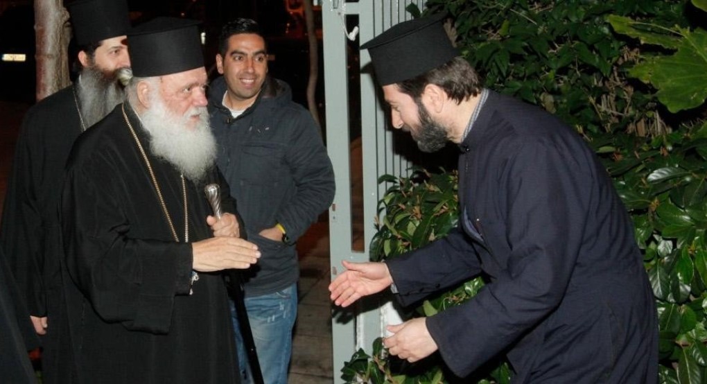 Στον «πάγο» ο πατέρας Αντώνιος από τον Ιερώνυμο για την «Κιβωτό του Κόσμου» Στον «πάγο» ο πατέρας Αντώνιος από τον Ιερώνυμο για την «Κιβωτό του Κόσμου»