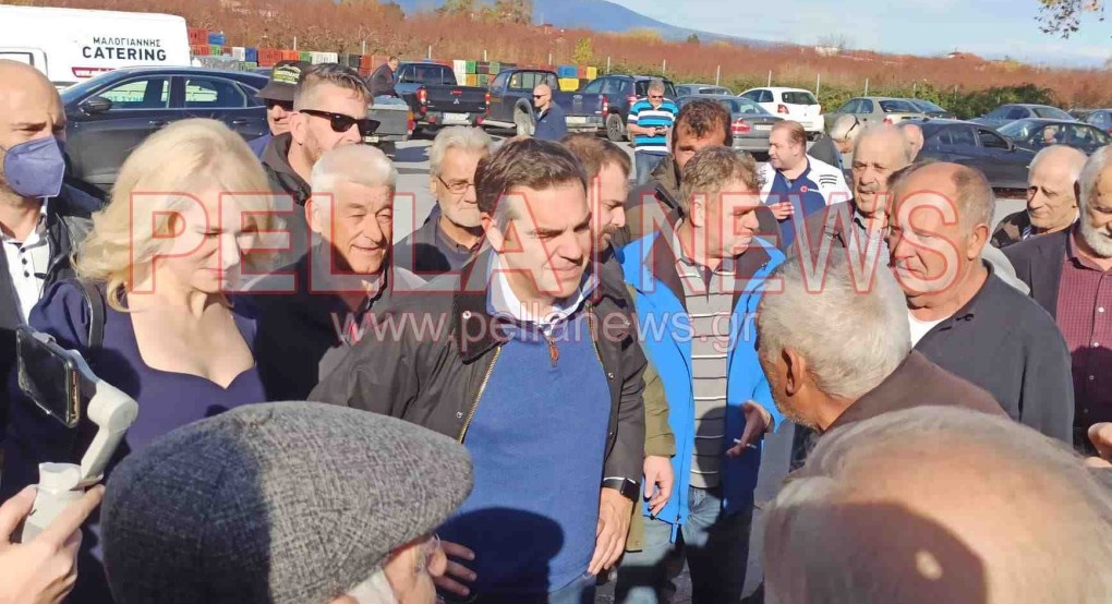 Στους Γαλατάδες μπροστά σε Συνεταιριστές και αγρότες ο Αλέξης Τσίπρας Στους Γαλατάδες μπροστά σε Συνεταιριστές και αγρότες ο Αλέξης Τσίπρας
