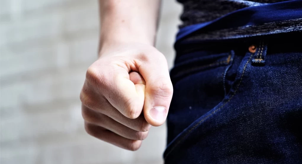 Πάτρα: Ξυλοκόπησε την πρώην του έξω από το σχολείο του παιδιού τους και την έστειλε στο νοσοκομείο Πάτρα: Ξυλοκόπησε την πρώην του έξω από το σχολείο του παιδιού τους και την έστειλε στο νοσοκομείο
