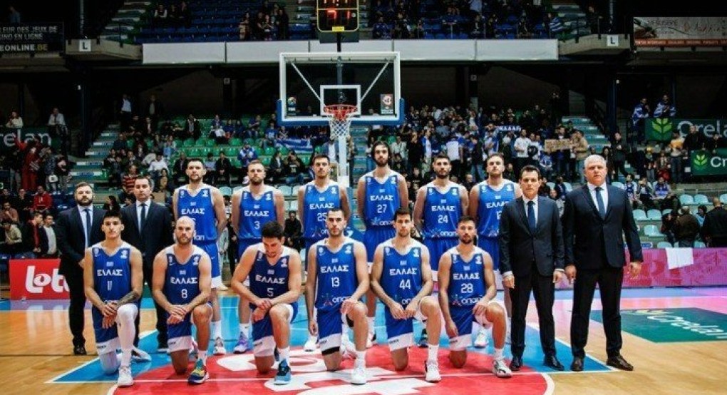 Λιόλιος, Ιτούδης και Παπανικολάου συνεχάρησαν τους διεθνείς στα αποδυτήρια Λιόλιος, Ιτούδης και Παπανικολάου συνεχάρησαν τους διεθνείς στα αποδυτήρια