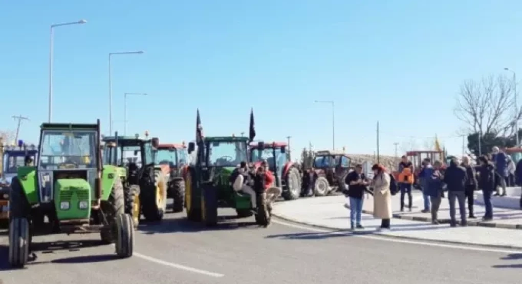Μπλόκο στον Ε-65 στήνουν το μεσημέρι οι αγρότες της Καρδίτσας Μπλόκο στον Ε-65 στήνουν το μεσημέρι οι αγρότες της Καρδίτσας