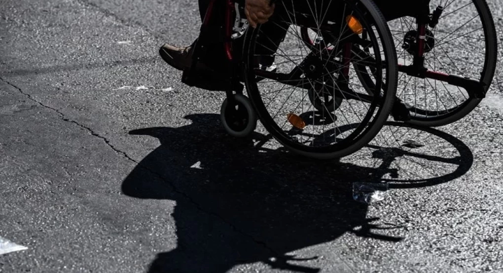Έρχονται αυστηρότερα πρόστιμα για όσους παρκάρουν σε μπάρες ΑμεΑ Έρχονται αυστηρότερα πρόστιμα για όσους παρκάρουν σε μπάρες ΑμεΑ