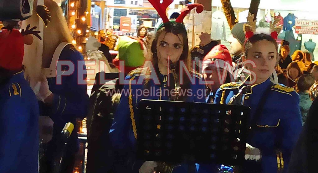 Γέμισε φώτα και πυροτεχνήματα ο ουρανός των Γιαννιτσών! (video) Γέμισε φώτα και πυροτεχνήματα ο ουρανός των Γιαννιτσών! (video)