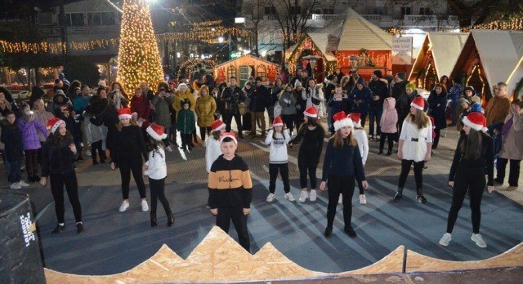 Άναμμα του Χριστουγεννιάτικου Δέντρου στη Σκύδρα την Παρασκευή 9 Δεκ.2022