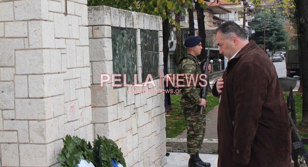 Πέτρος Γαλανός:  Ως πρόεδρος της Έδεσσας αποδίδω σήμερα την πρέπουσα τιμή στους ήρωες μας ζωντανεύοντας παράλληλα στις μνήμες μας τις αξίες τις οποίες υπηρέτησαν