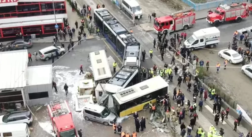 Κωνσταντινούπολη: Τραμ συγκρούστηκε με λεωφορείο - Τουλάχιστον 19 τραυματίες
