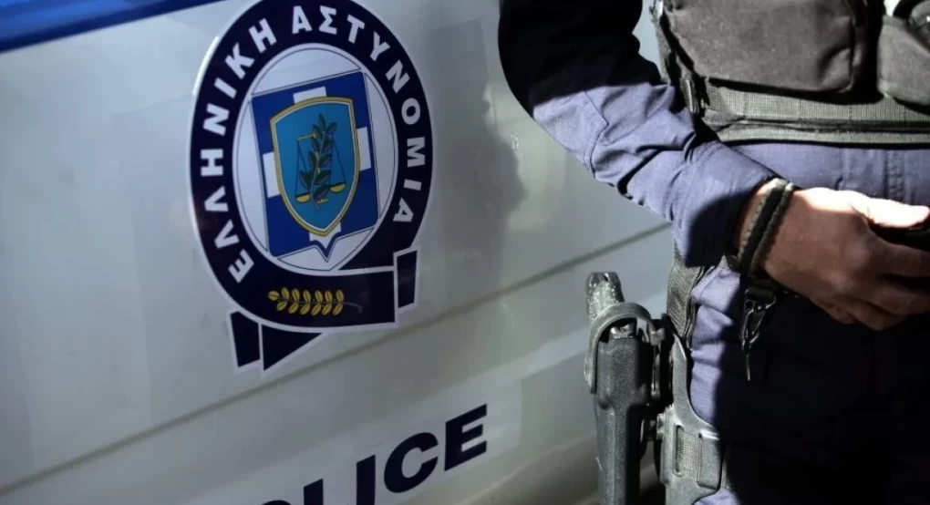 Έκλεψε φορτηγάκι, το τράκαρε και... αποκοιμήθηκε σε αυτό! Έκλεψε φορτηγάκι, το τράκαρε και... αποκοιμήθηκε σε αυτό!