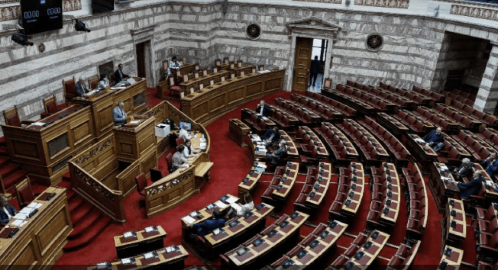 Σφοδρή αντιπαράθεση κυβέρνησης - ΣΥΡΙΖΑ με φόντο τις νέες αποκαλύψεις για το σκάνδαλο των υποκλοπών