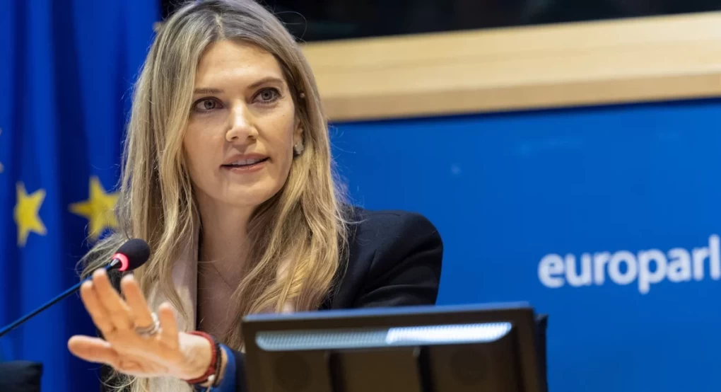 Πώς οι Βελγικές Αρχές εντόπισαν 750.000 ευρώ στα χέρια της Εύας Καϊλή και του πατέρα της Πώς οι Βελγικές Αρχές εντόπισαν 750.000 ευρώ στα χέρια της Εύας Καϊλή και του πατέρα της