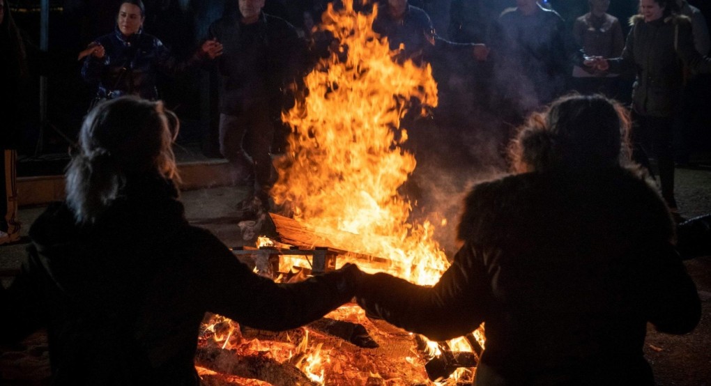 Κόλιντα Μπάμπω στο Σταυροδρόμι με "Χάλκινα Ηχοχρώματα" και Άι Βασίλη!