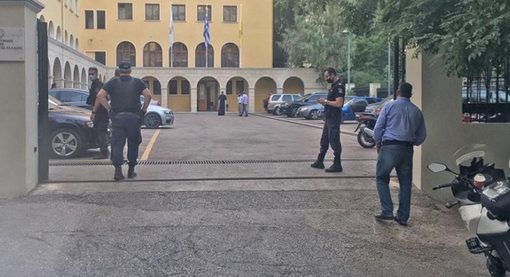 Μονή Πετράκη: 20 χρόνια κάθειρξη σε ιερέα για την επίθεση με βιτριόλι Μονή Πετράκη: 20 χρόνια κάθειρξη σε ιερέα για την επίθεση με βιτριόλι