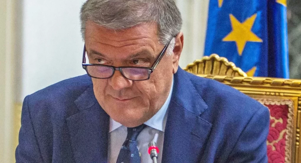 La Republicca: Ο Παντσέρι έδωσε 3 ευρωβουλευτές -Πώς πράκτορες έβαλαν κοριούς στο σπίτι του πριν 7 μήνες La Republicca: Ο Παντσέρι έδωσε 3 ευρωβουλευτές -Πώς πράκτορες έβαλαν κοριούς στο σπίτι του πριν 7 μήνες