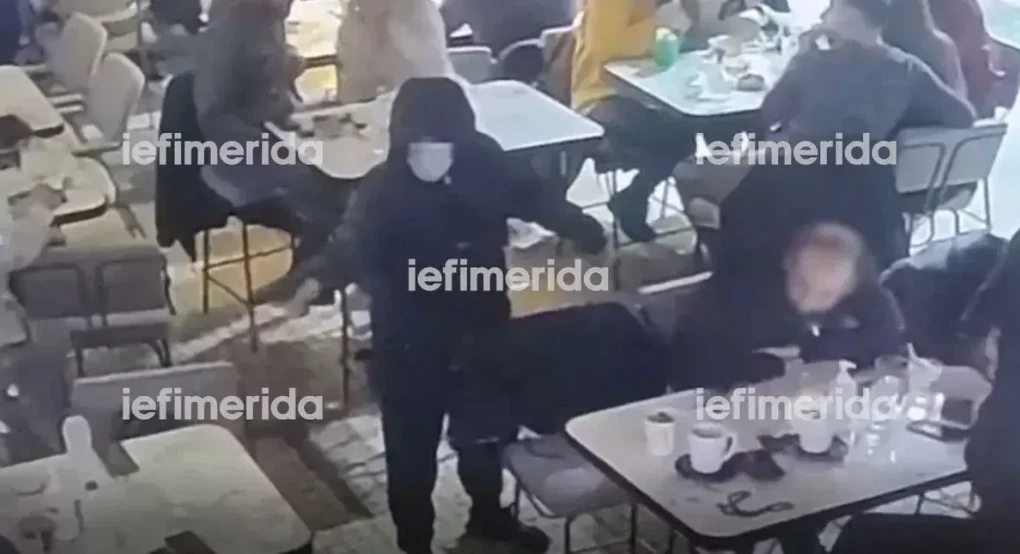 Σοκ με τους πυροβολισμούς του εκτελεστή στη Νέα Σμύρνη -Ποιος είναι ο άνδρας που έπεσε πρώτος νεκρός