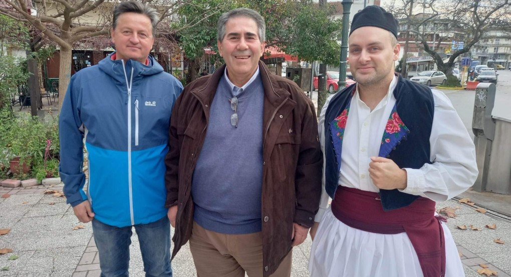 Με παραδοσιακή φορεσιά ο Σταύρος Αναστασιάδης