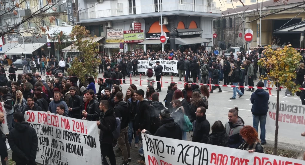 Οι Ρομά να πάνε σπίτια τους, λέει πρόεδρος Ομοσπονδίας Ρομά μετά την απόφαση για τον αστυνομικό Οι Ρομά να πάνε σπίτια τους, λέει πρόεδρος Ομοσπονδίας Ρομά μετά την απόφαση για τον αστυνομικό