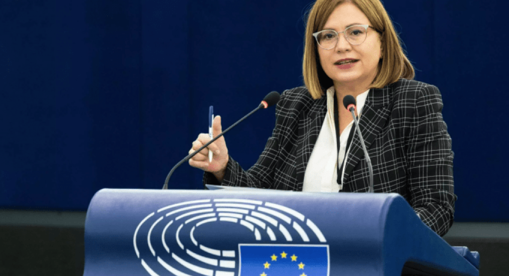 Μαρία Σπυράκη σε Live News: Θα στραφώ εναντίον του συνεργάτη μου Μαρία Σπυράκη σε Live News: Θα στραφώ εναντίον του συνεργάτη μου