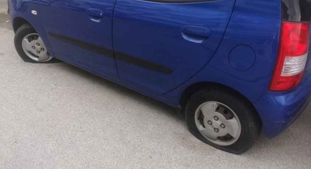Άγνωστοι τρύπησαν τα ελαστικά 60 αυτοκινήτων - Σοκαρισμένοι οι ιδιοκτήτες Άγνωστοι τρύπησαν τα ελαστικά 60 αυτοκινήτων - Σοκαρισμένοι οι ιδιοκτήτες
