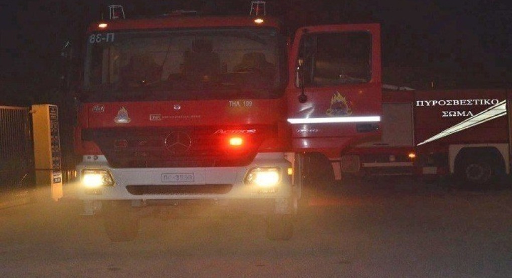 Νταλίκα τυλίχτηκε στις φλόγες στην εθνική οδό Κορίνθου - Τριπόλεως