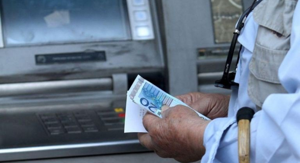 Χρεώσεις – «φωτιά» στις αναλήψεις μετρητών από ΑΤΜ