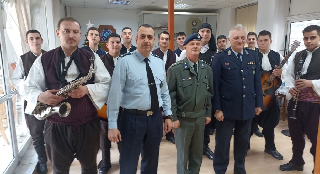 Διεύθυνση αστυνομίας Πέλλας: κάλαντα από χορωδία στρατού