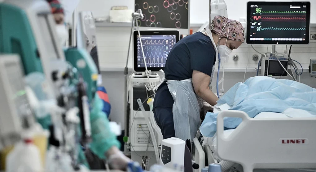 Γρίπη: «Σαρώνει» παιδιά και ηλικιωμένους Γρίπη: «Σαρώνει» παιδιά και ηλικιωμένους