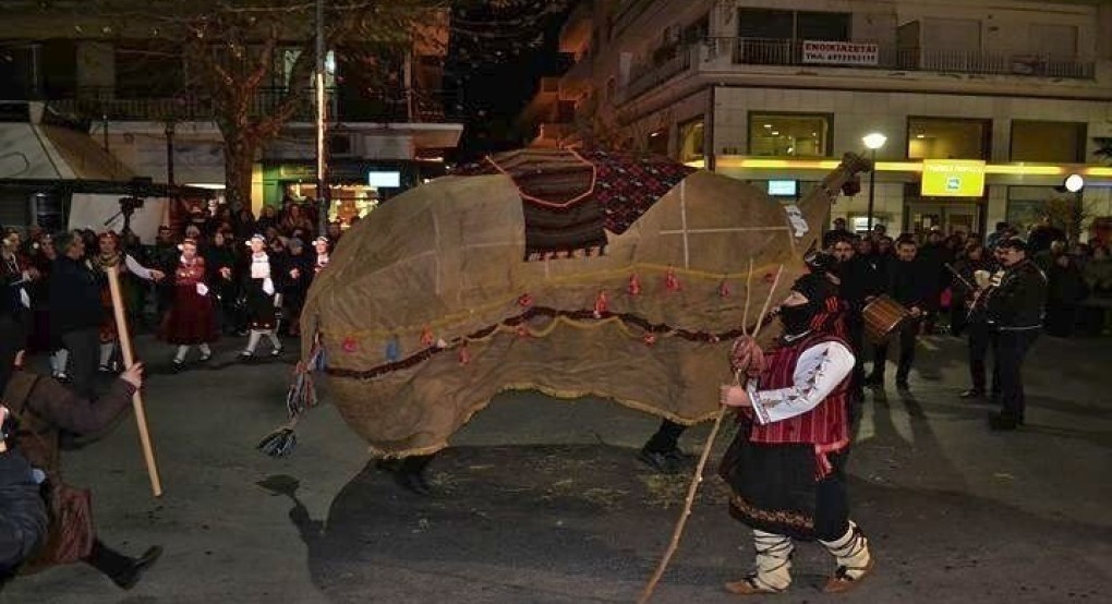 Το ανατολικορωμυλιώτικο Έθιμο της Καμήλας στα Γιαννιτσά Το ανατολικορωμυλιώτικο Έθιμο της Καμήλας στα Γιαννιτσά