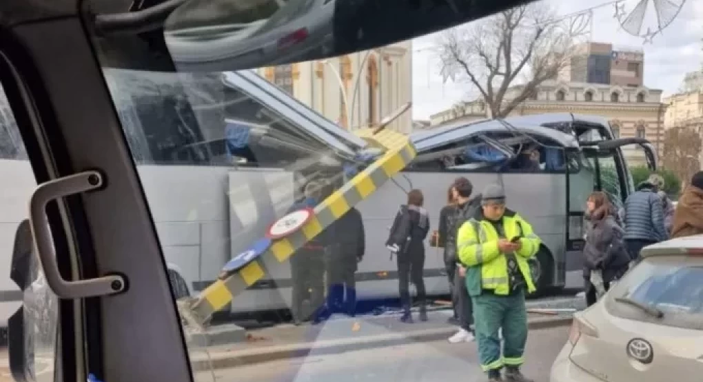 Σοβαρό ατύχημα με ελληνικό λεωφορείο στο Βουκουρέστι - Τέσσερις τραυματίες Σοβαρό ατύχημα με ελληνικό λεωφορείο στο Βουκουρέστι - Τέσσερις τραυματίες