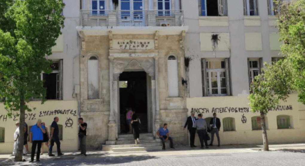 Μην τους αφήνεις να μαλώνουν» - Η συγκινητική ιστορία με 3χρονο αγοράκι στα δικαστήρια Μην τους αφήνεις να μαλώνουν» - Η συγκινητική ιστορία με 3χρονο αγοράκι στα δικαστήρια