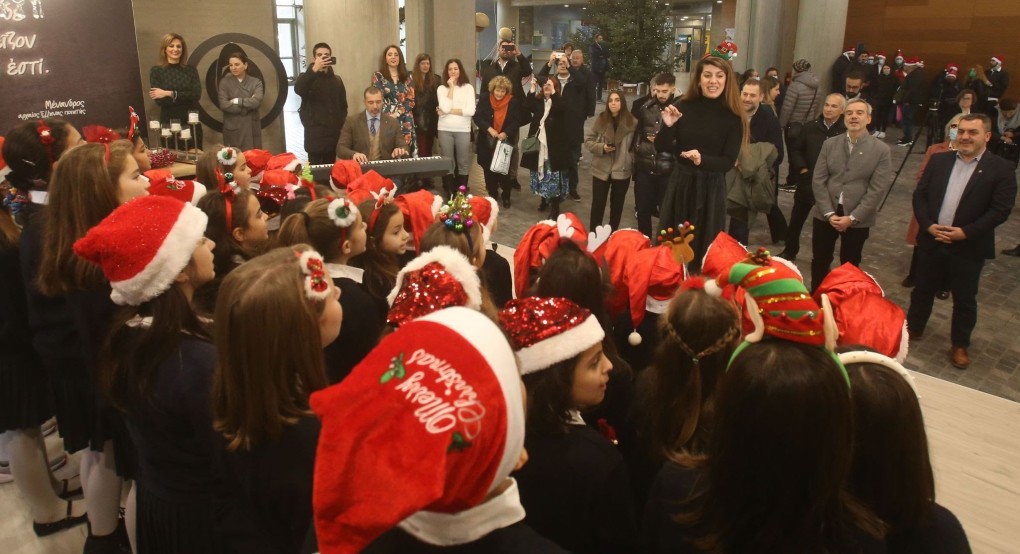 Τα κάλαντα στον Κ. Ζέρβα – Με ευχές και μουσικές πλημμύρισε το Δημαρχείο Θεσσαλονίκης Τα κάλαντα στον Κ. Ζέρβα – Με ευχές και μουσικές πλημμύρισε το Δημαρχείο Θεσσαλονίκης