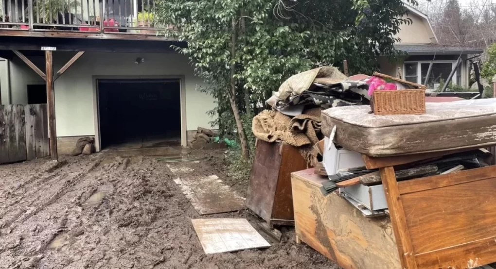 ΗΠΑ: Κυκλώνας προκάλεσε νέες ισχυρές βροχοπτώσεις στην Καλιφόρνια - Ένα πεντάχρονο παιδί αγνοείται ΗΠΑ: Κυκλώνας προκάλεσε νέες ισχυρές βροχοπτώσεις στην Καλιφόρνια - Ένα πεντάχρονο παιδί αγνοείται