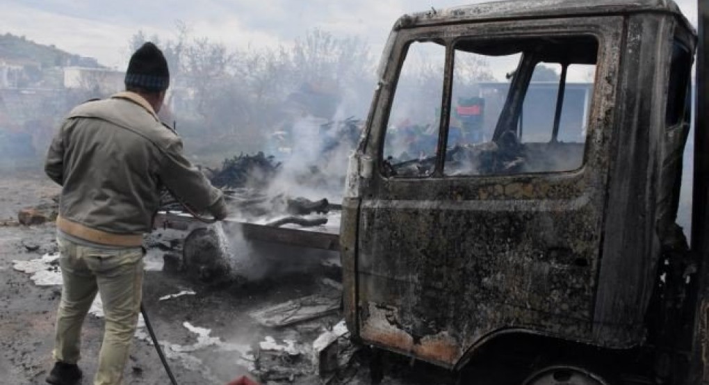 Φωτιά σε φορτηγό πριν τα διόδια Λαγκαδά – Μεγάλο μποτιλιάρισμα στην Εγνατία Οδό (video)