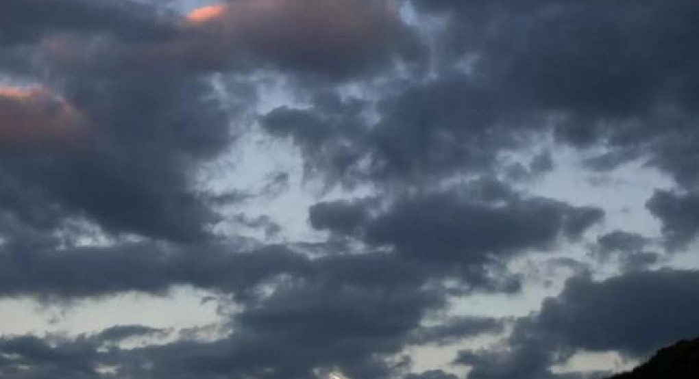 Νεφώσεις και κατά τόπους βροχές ο καιρός της Κυριακής 3/3 Νεφώσεις και κατά τόπους βροχές ο καιρός της Κυριακής 3/3