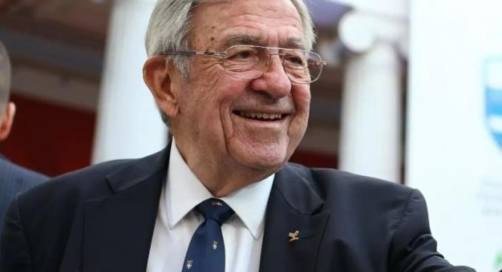 Τέως βασιλιάς Κωνσταντίνος: Πληροφορίες για λαϊκό προσκύνημα 4 ωρών τη Δευτέρα (16/1) Τέως βασιλιάς Κωνσταντίνος: Πληροφορίες για λαϊκό προσκύνημα 4 ωρών τη Δευτέρα (16/1)